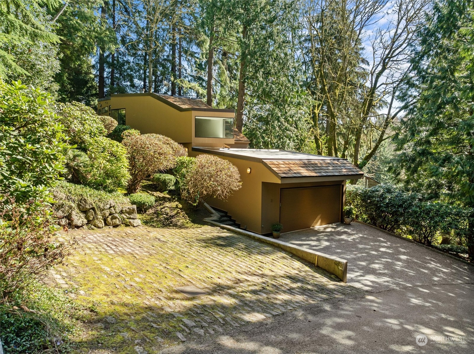 3 Lindley Road Mercer Island, WA 98040 - Photo 29 of 37 a view of a yard with potted plants