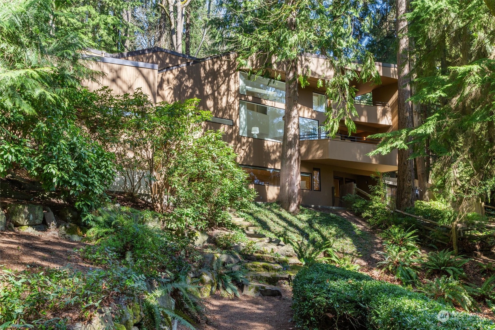 3 Lindley Road Mercer Island, WA 98040 - Photo 31 of 37 an aerial view of a house with a yard