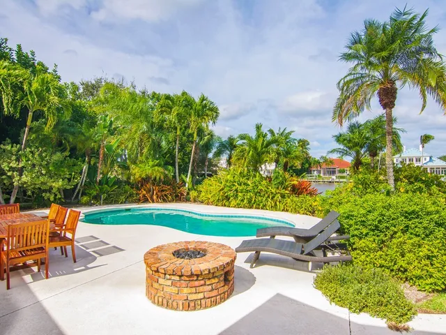 front view of house with a yard