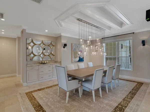 a large kitchen with kitchen island a large island in it