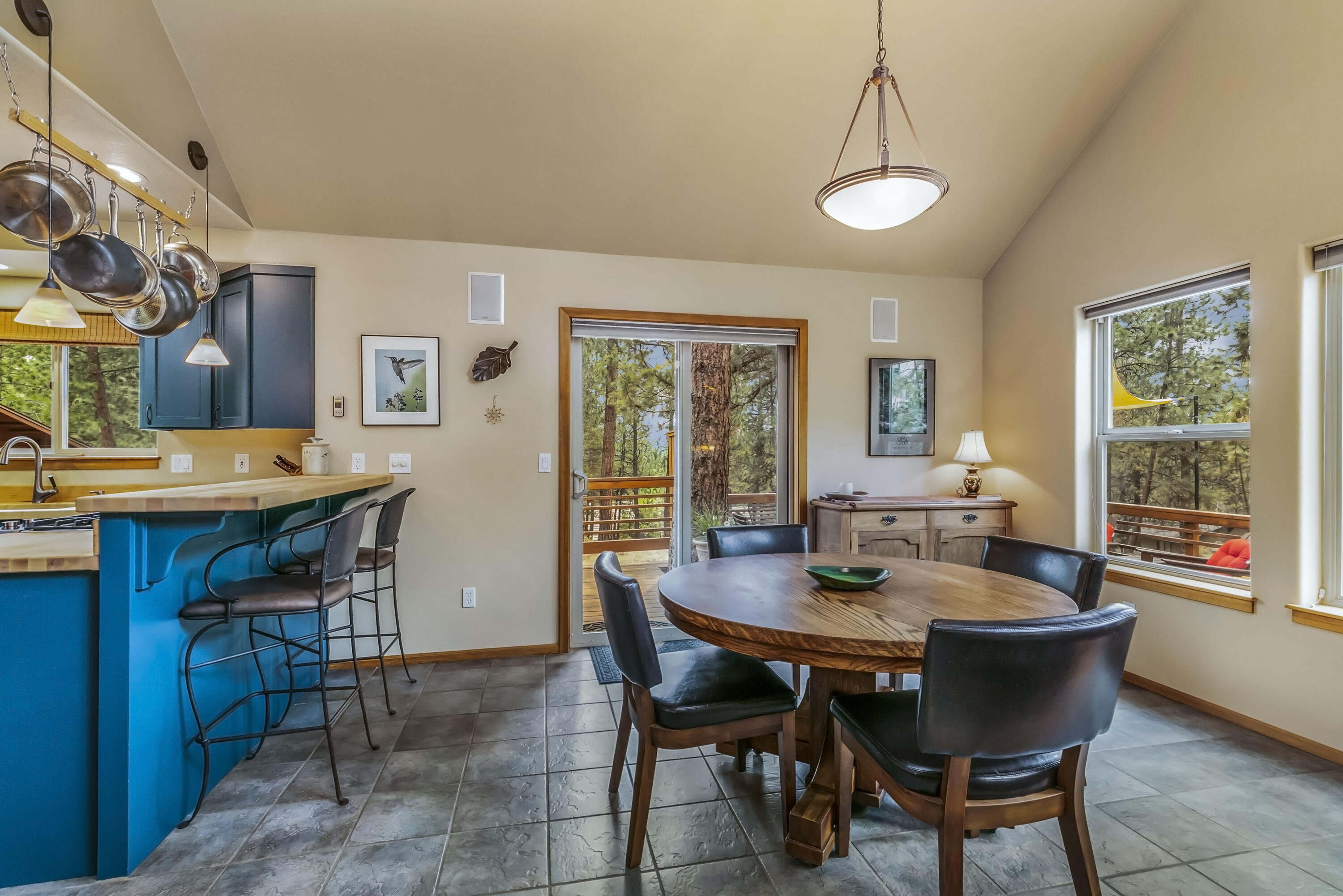 19537 East Campbell Road Bend, OR 97702 - Photo 10 of 29 10-Dining/Kitchen