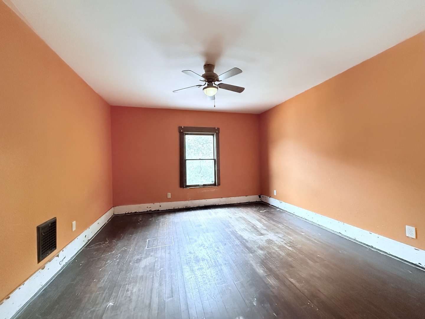 1005 East Main Street Clinton, IL 61727 - Photo 8 of 14