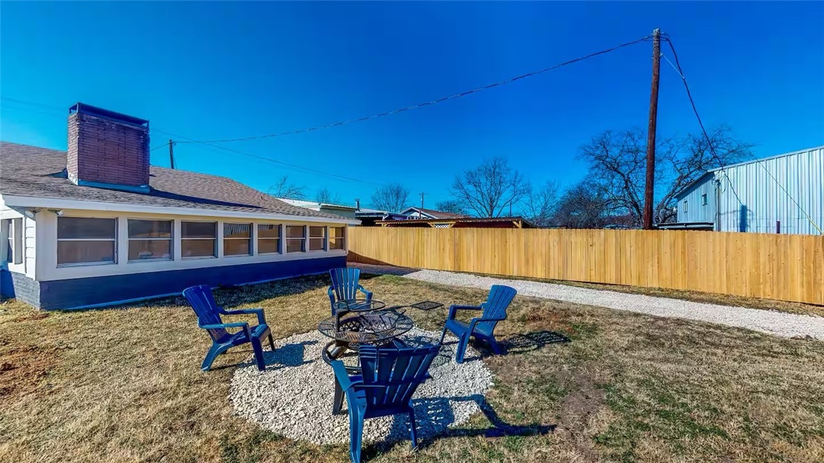 4736 Gholson Road Waco, TX 76705 - Photo 3 of 31