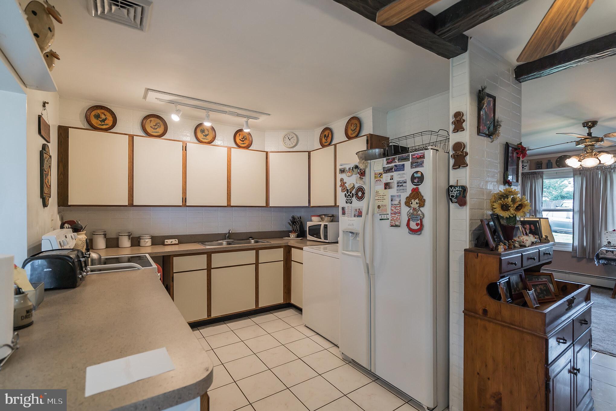 6 Umber Road Levittown, PA 19056 - Photo 9 of 30 Gallery Image 9