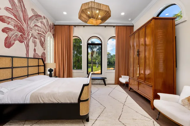 a view of yard with green space