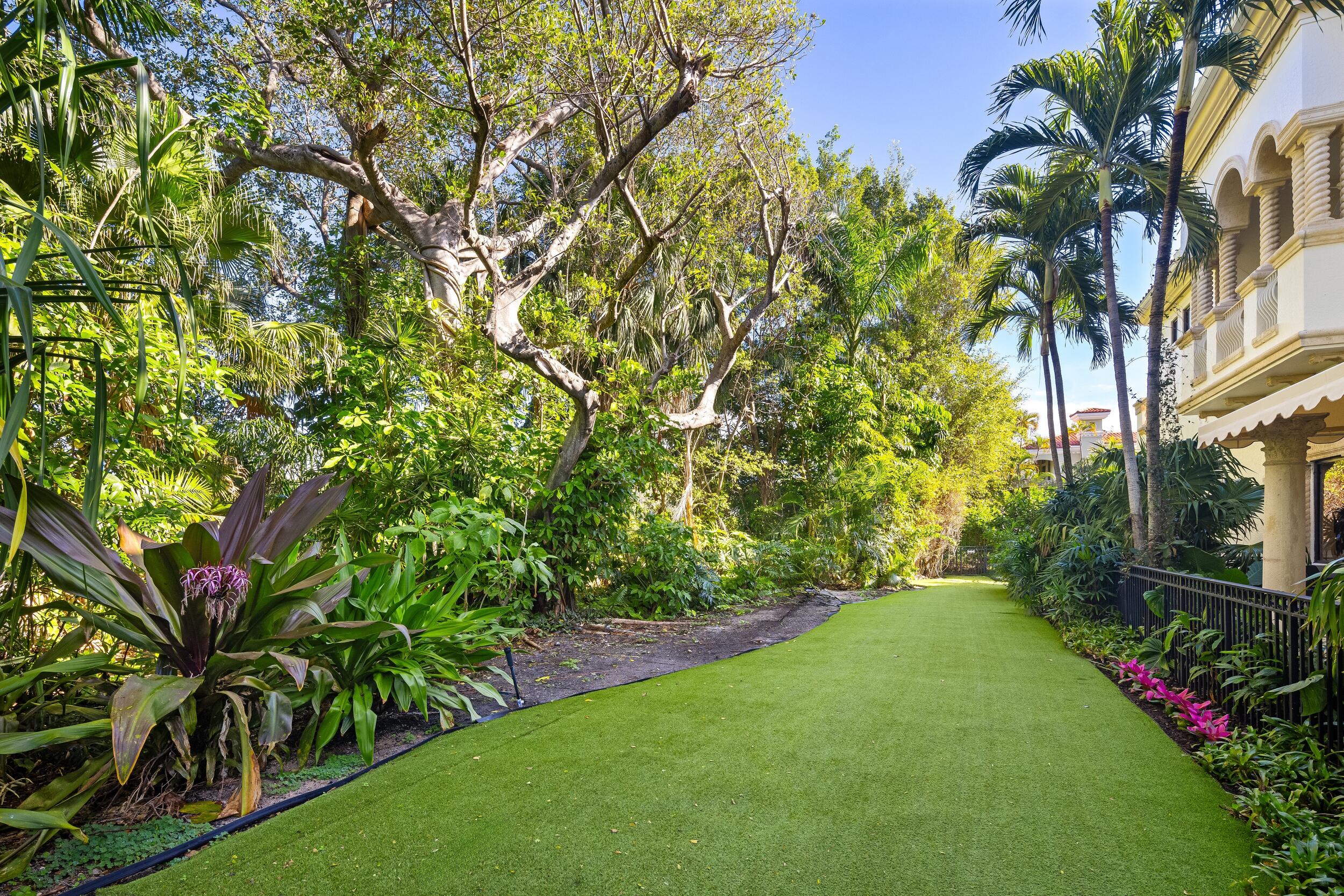 422 Addison Park Lane Boca Raton, FL 33432 - Photo 58 of 70 a view of a garden with a tree