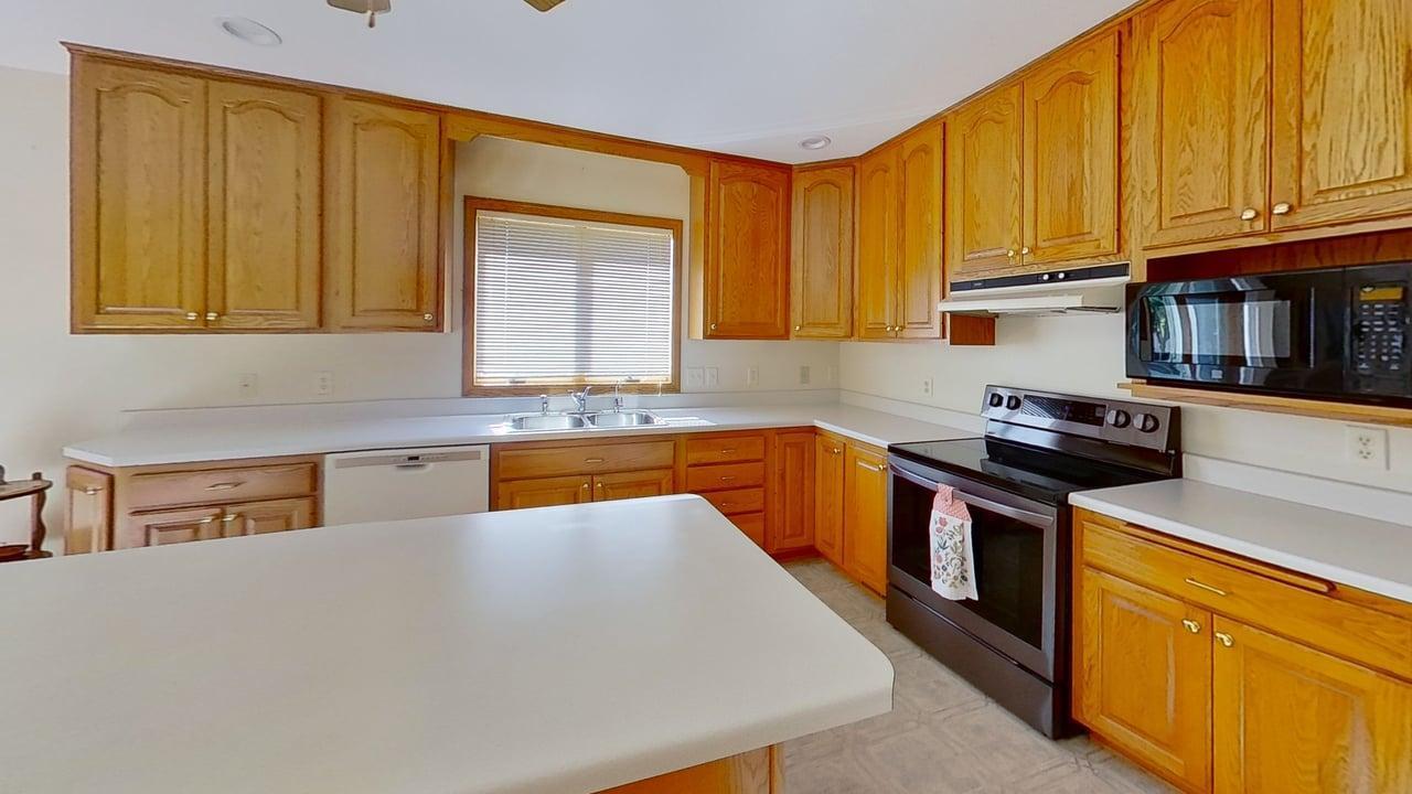 401 South Bruce Street Marshall, MN 56258 - Photo 13 of 45