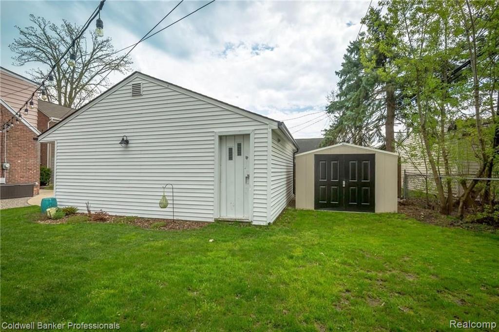 1339 Hampton Road Grosse Pointe Woods, MI 48236 - Photo 32 of 32