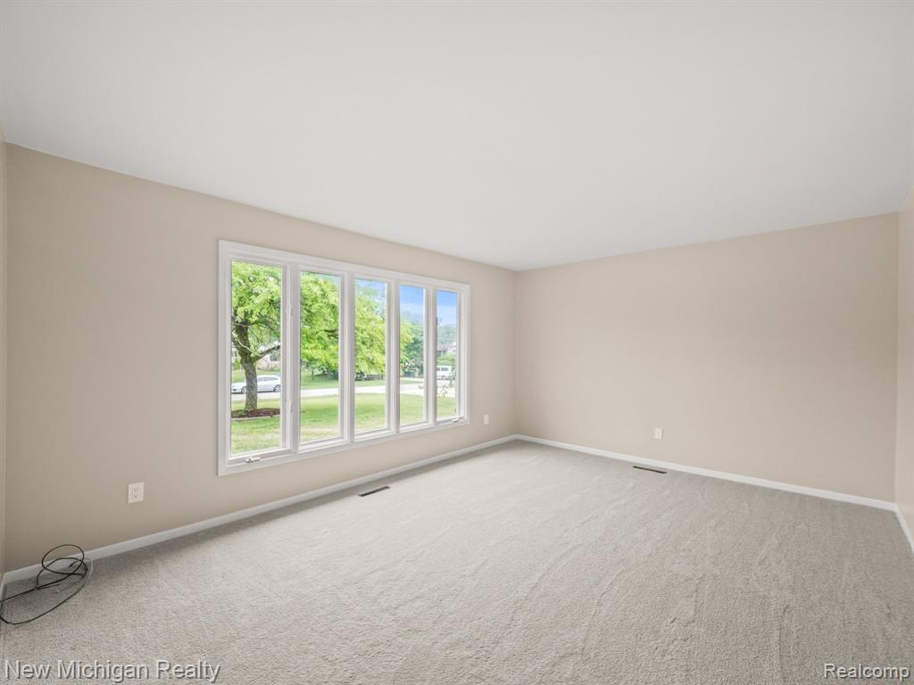 29617 Geraldine Road Farmington Hills, MI 48336 - Photo 7 of 25