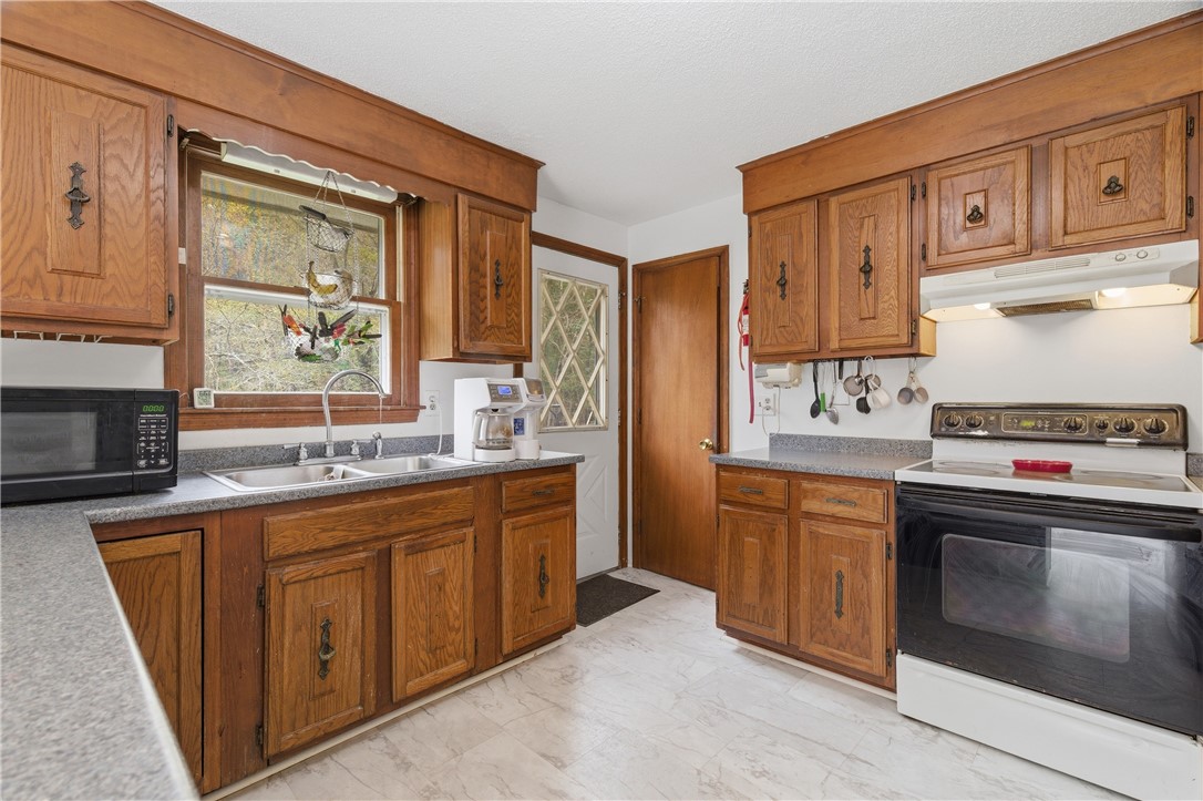 90 Pulaski Road Glocester, RI 02814 - Photo 9 of 42