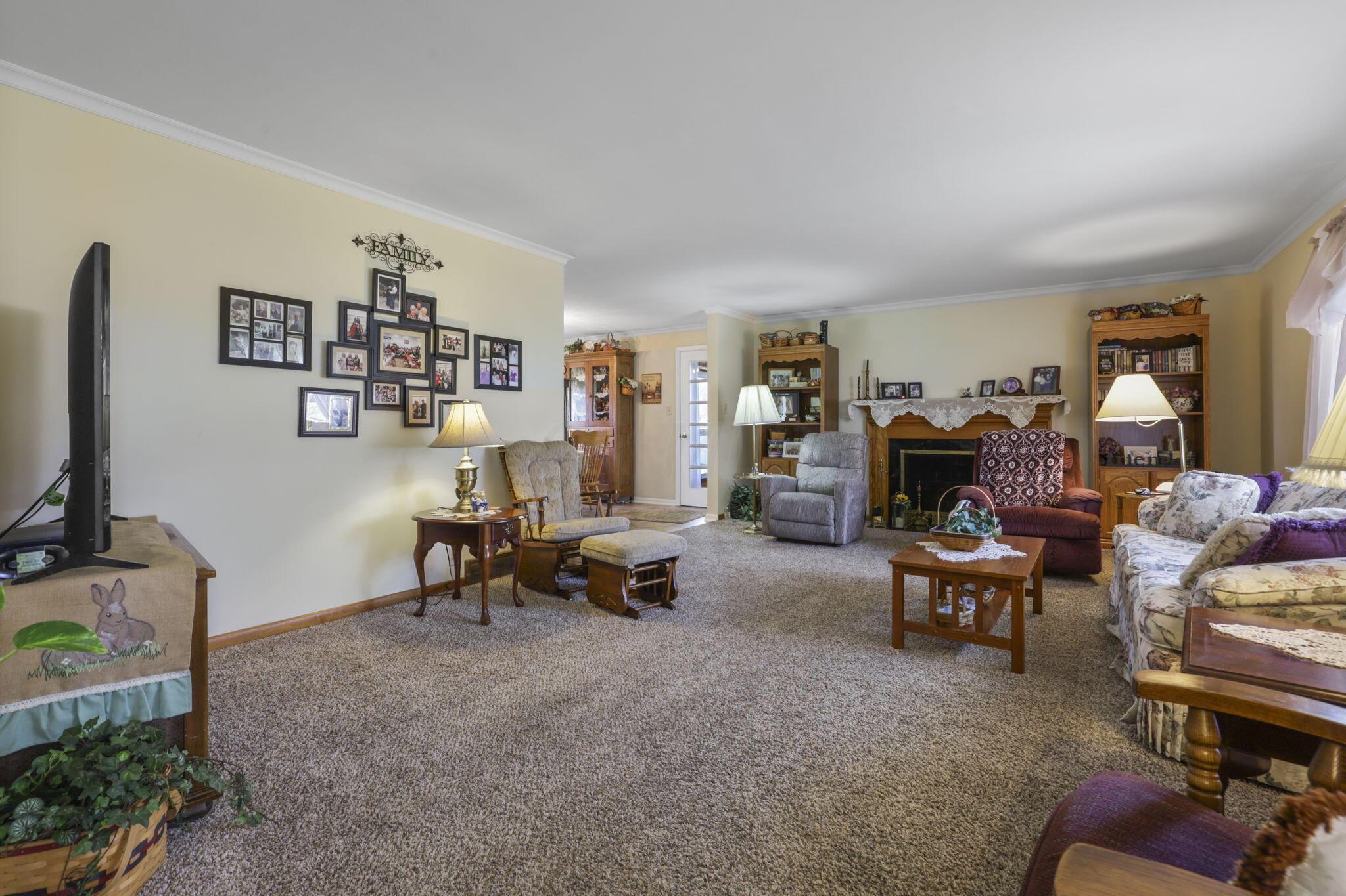204 Boving Road Lancaster, OH 43130 - Photo 4 of 56 Living Room
