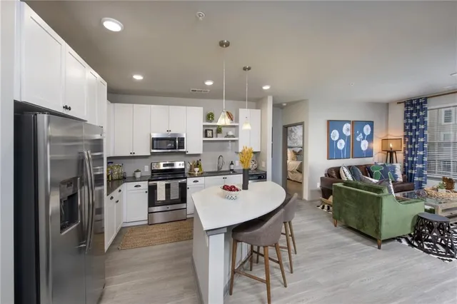 $1,976 | 6919 Peachtree Dunwoody Road, Unit 545, Sandy Springs, GA 30328