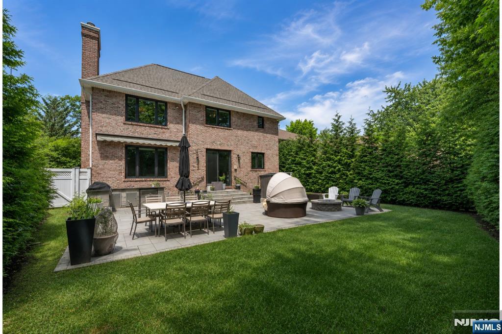 1152 Cumbermeade Road Fort Lee, NJ 07024 - Photo 2 of 42