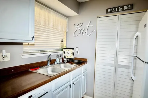 $135,900 | 3320 Timberlane Way Drive, Unit 132, Harvey, LA 70058