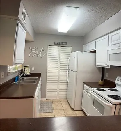 $135,900 | 3320 Timberlane Way Drive, Unit 132, Harvey, LA 70058