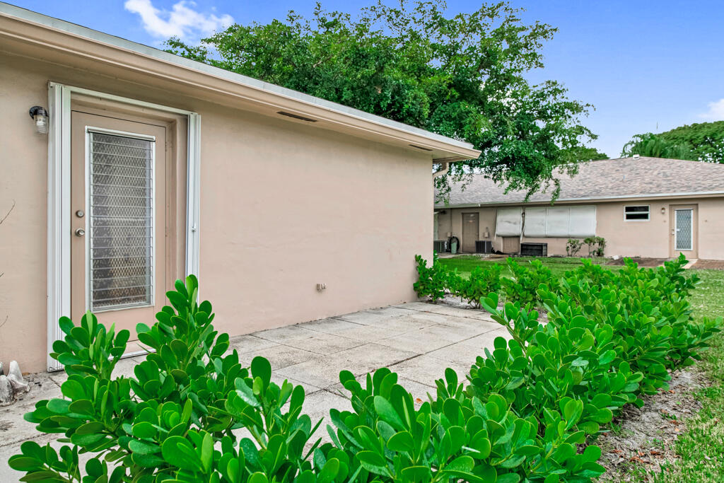 1327 High Point Way, Unit A Delray Beach, FL 33445 - Photo 34 of 36 DAL_7840c