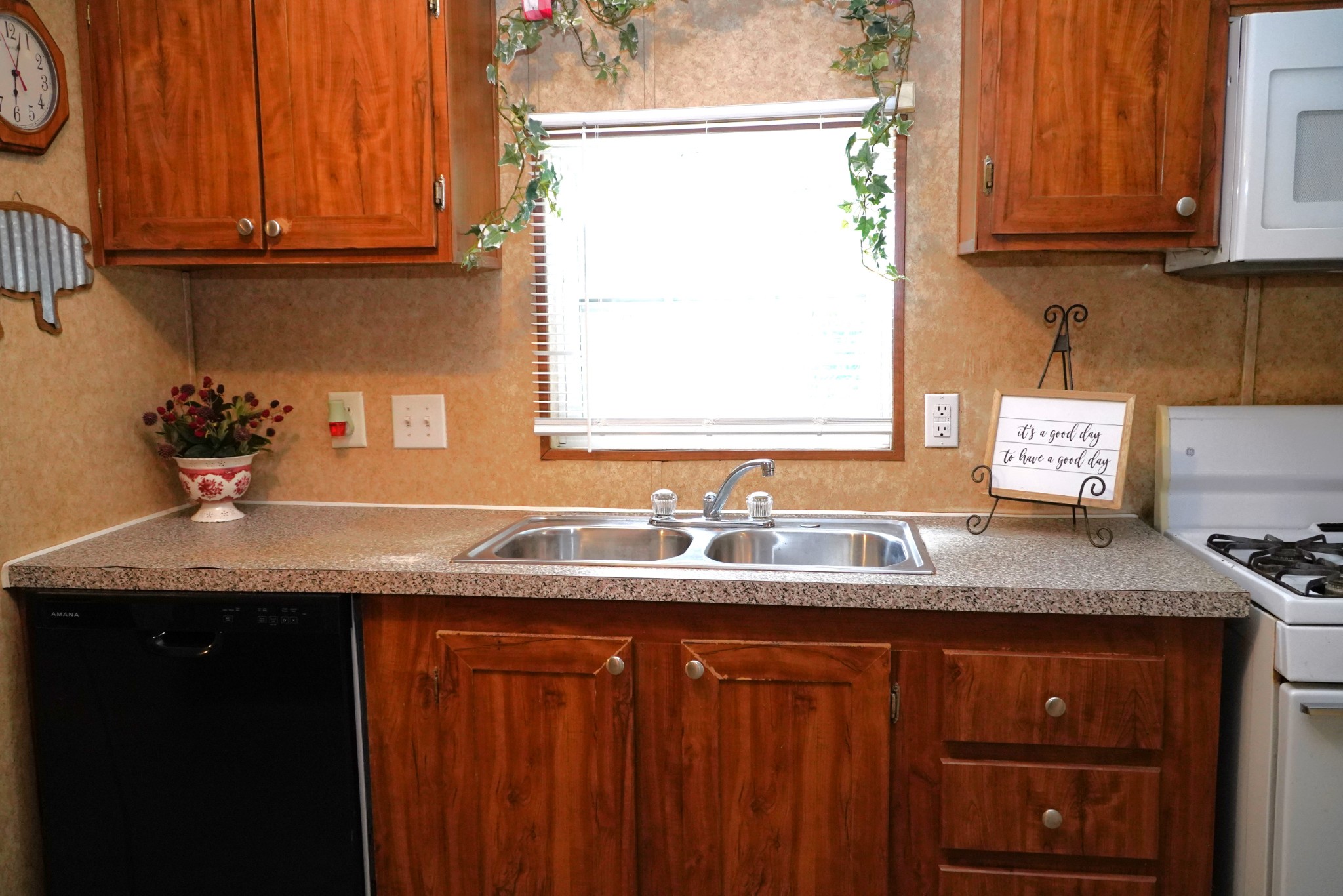 237 Red Oak Road Petersburg, TN 37144 - Photo 14 of 57 a kitchen with granite countertop stainless steel appliances a sink and a window
