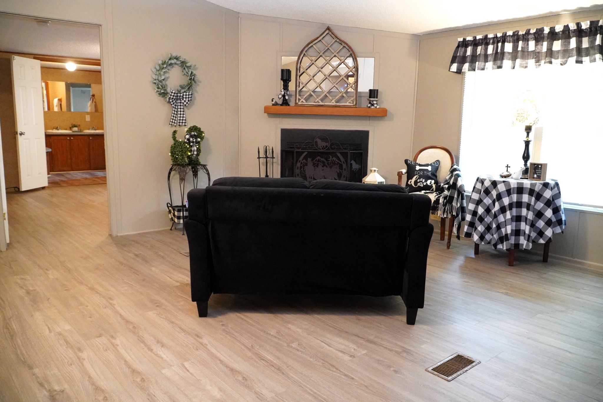 237 Red Oak Road Petersburg, TN 37144 - Photo 5 of 57 a living room with furniture and a fireplace