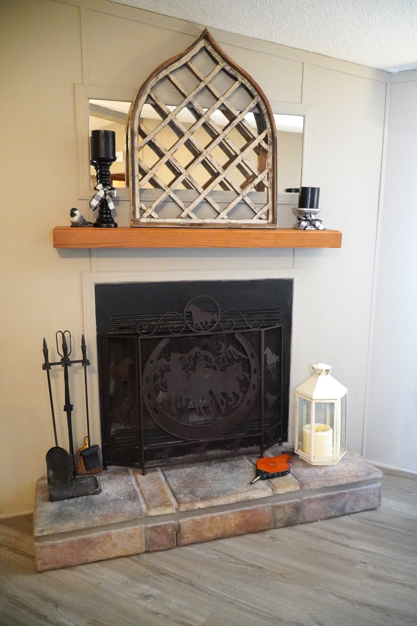 237 Red Oak Road Petersburg, TN 37144 - Photo 7 of 57 a living room with furniture and a fireplace