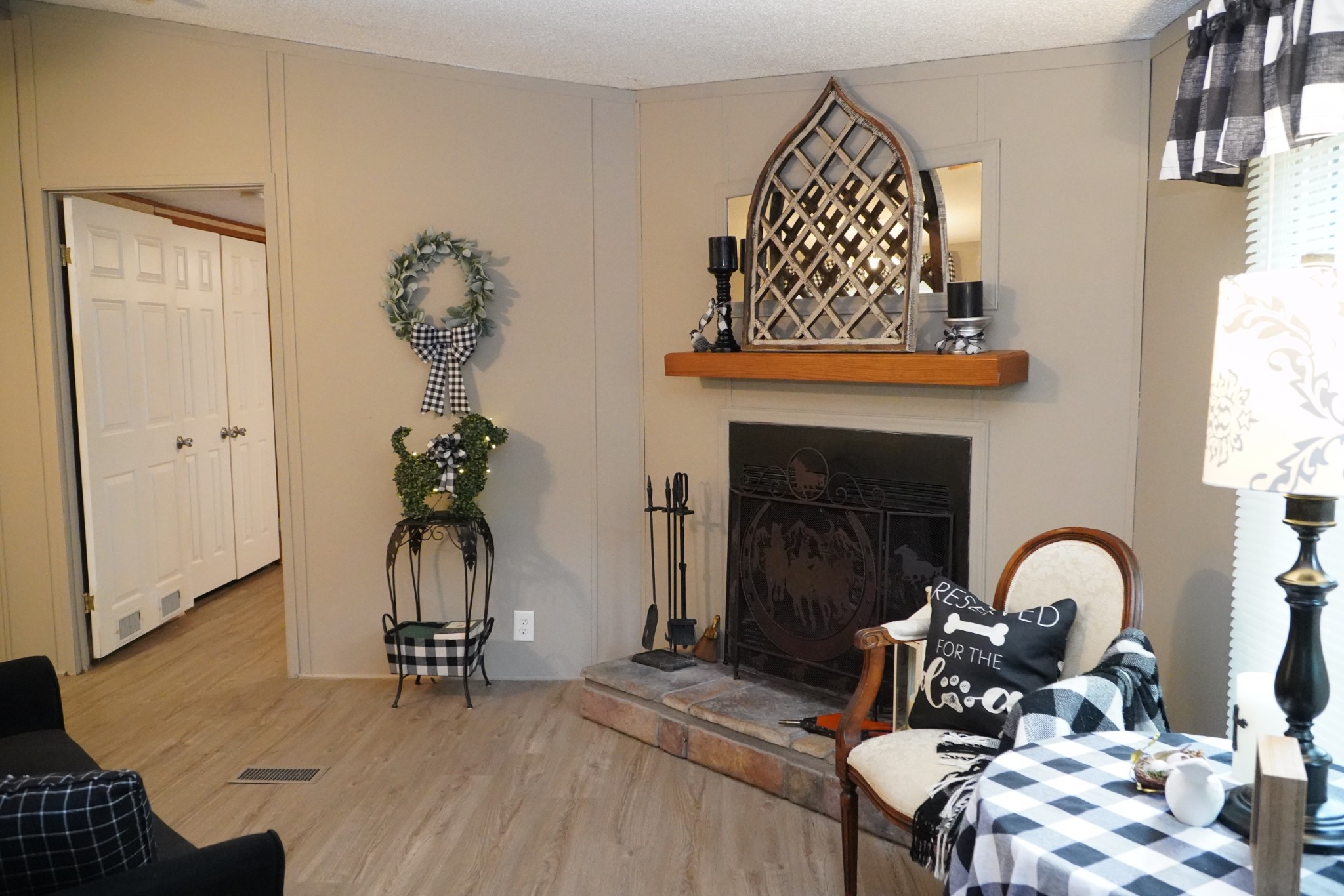 237 Red Oak Road Petersburg, TN 37144 - Photo 8 of 57 a living room with furniture and a fireplace