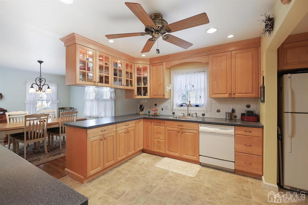 423 4th Street Dunellen, NJ 08812 - Photo 10 of 24 Gallery Image 10