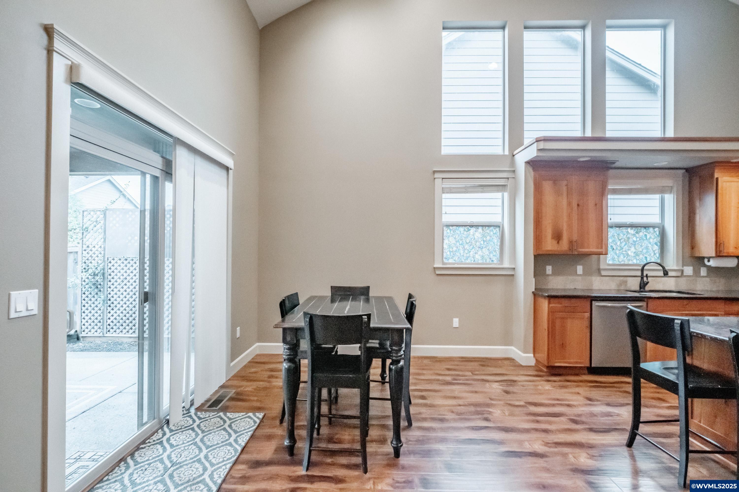 1047 Robbins Way Lebanon, OR 97355 - Photo 7 of 28