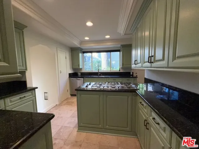 $5,500 | 208 South Westmoreland Avenue, Los Angeles, CA 90004