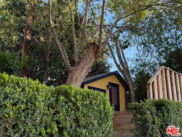 $5,500 | 208 South Westmoreland Avenue, Los Angeles, CA 90004