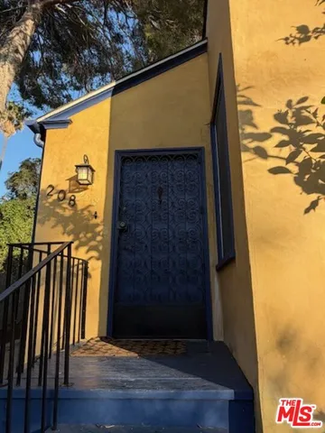 $5,500 | 208 South Westmoreland Avenue, Los Angeles, CA 90004