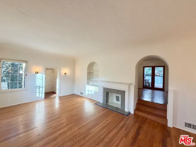 $5,500 | 208 South Westmoreland Avenue, Los Angeles, CA 90004