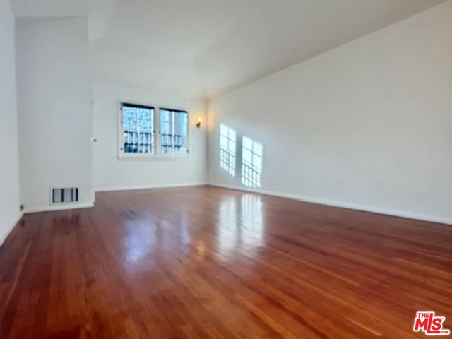 $5,500 | 208 South Westmoreland Avenue, Los Angeles, CA 90004