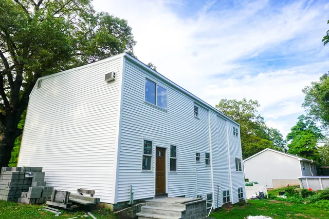 a view of a house with a yard