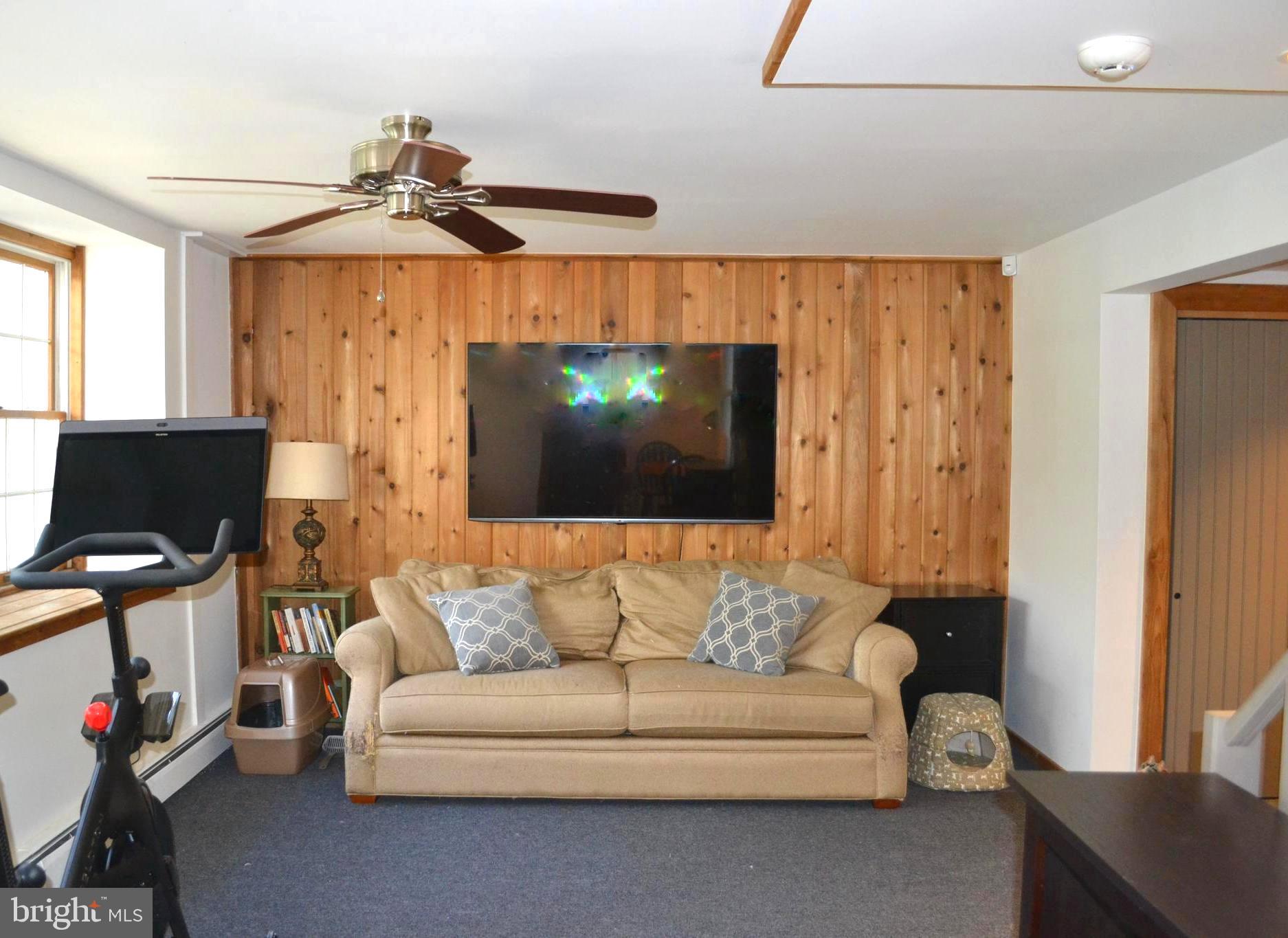 527 West Rolling Road Springfield, PA 19064 - Photo 14 of 24 Family room - Downstairs