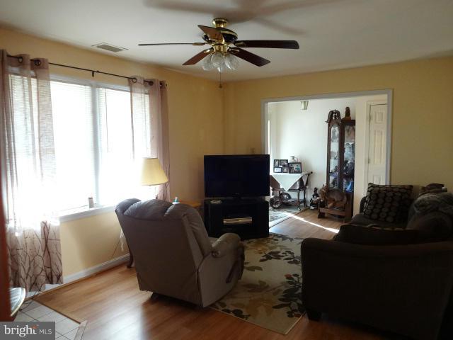 2654 Evergreen Road Odenton, MD 21054 - Photo 14 of 22 Living Room