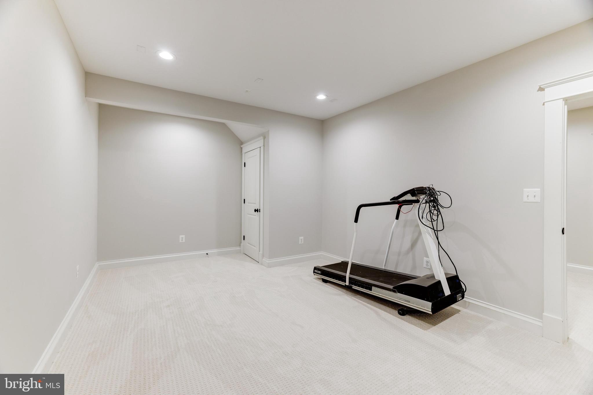 2623 Military Road Arlington, VA 22207 - Photo 34 of 45