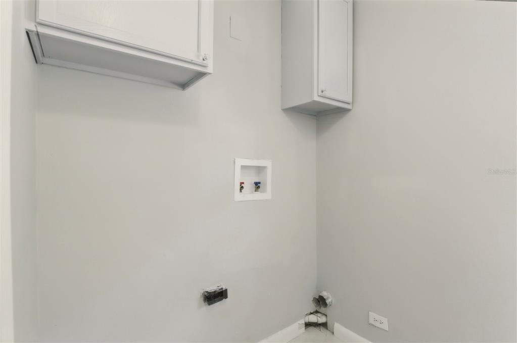 1617 Acacia Road Apopka, FL 32712 - Photo 23 of 30 a bathroom with a shower