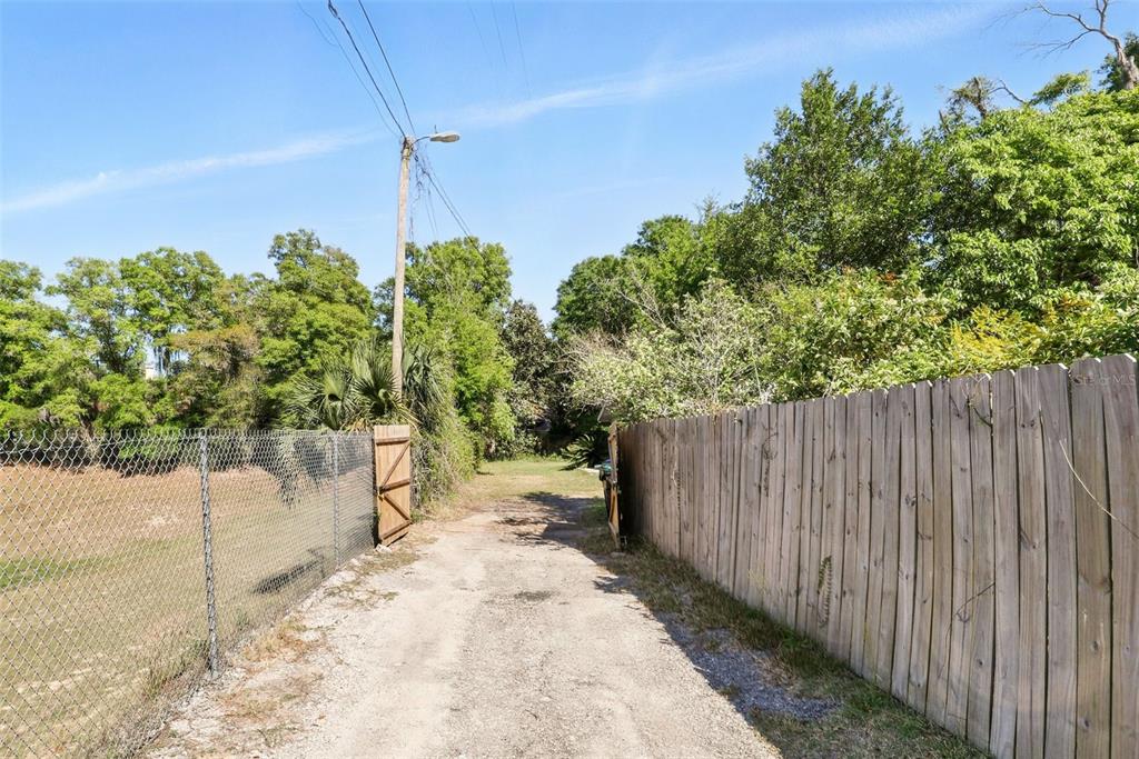 1617 Acacia Road Apopka, FL 32712 - Photo 24 of 30 a view of a backyard