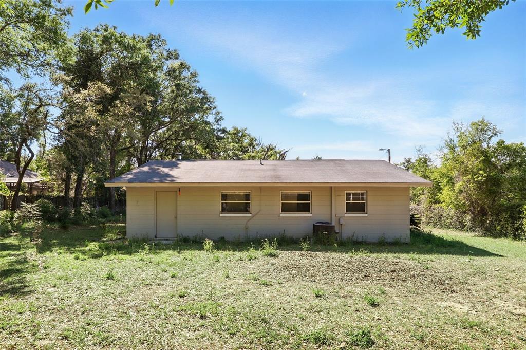 1617 Acacia Road Apopka, FL 32712 - Photo 27 of 30 a view of a house with a garden