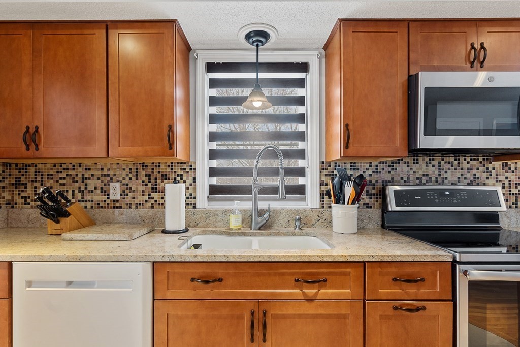 39 Newell Hill Road Sterling, MA 01564 - Photo 9 of 36 Gallery Image 9
