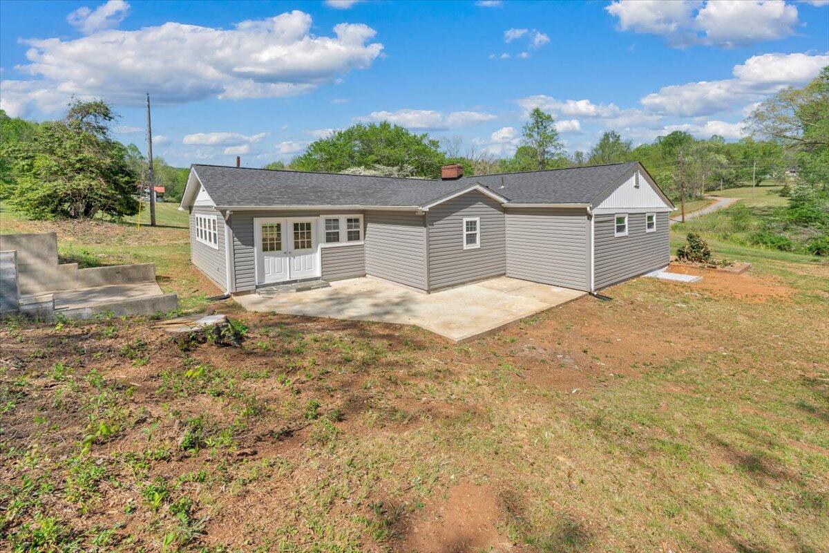 112 Frankie Lane Stuart, VA 24171 - Photo 39 of 57 front view of house with a yard