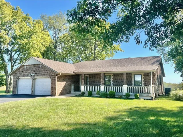 $385,000 | 27511 East Blue Mills Road, Sibley, MO 64088