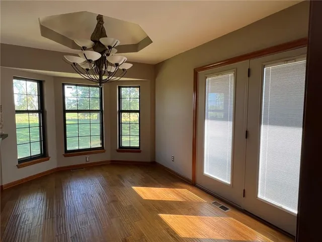 $385,000 | 27511 East Blue Mills Road, Sibley, MO 64088