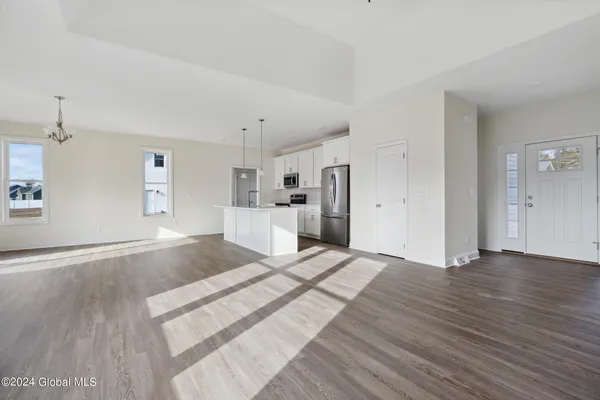 $707,500 | 8 Brookhaven Court, Wilton, NY 12866
