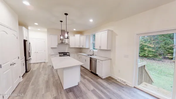 $707,500 | 8 Brookhaven Court, Wilton, NY 12866