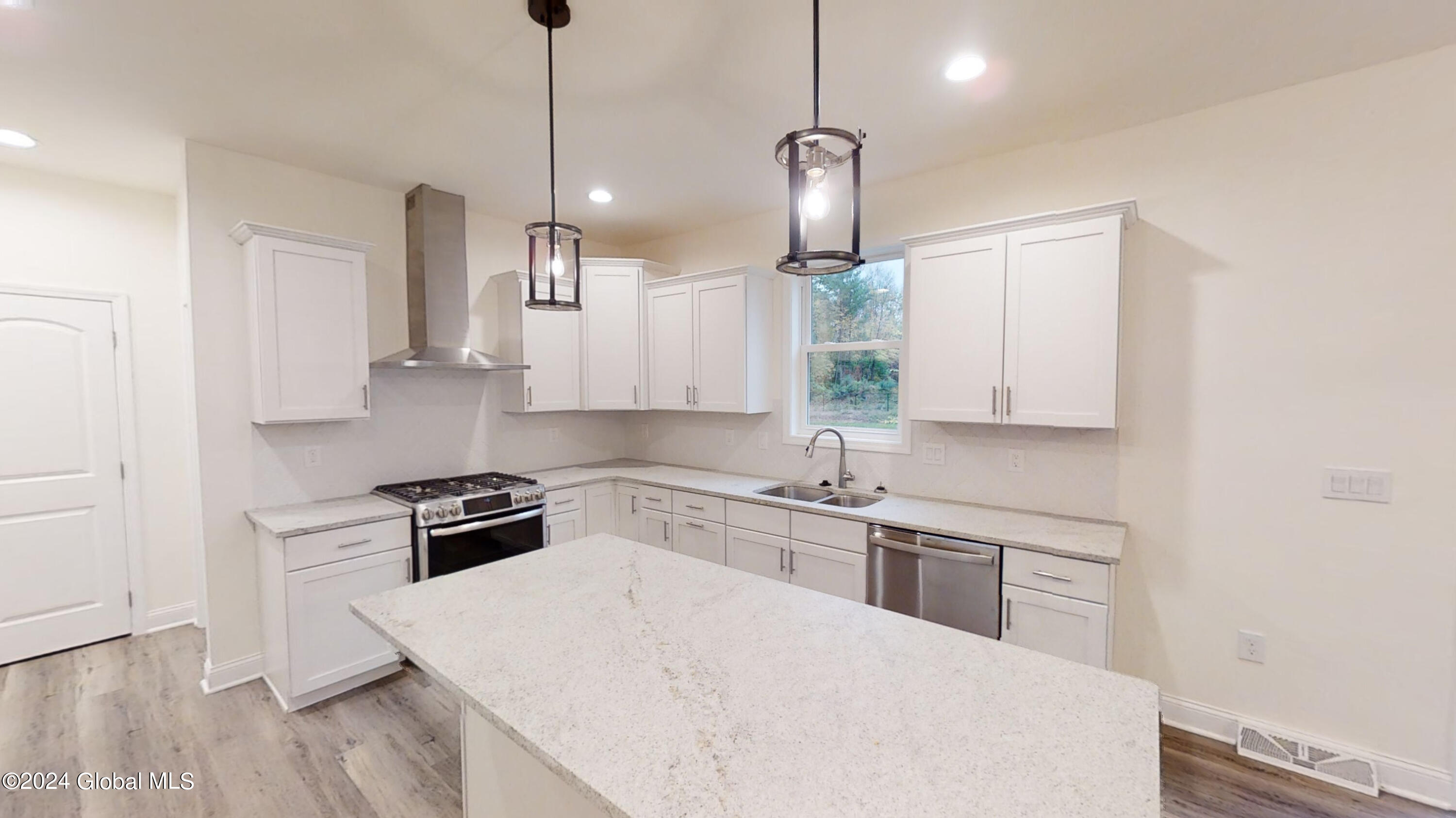 8 Brookhaven Court Wilton, NY 12866 - Photo 7 of 49 27-Huntington-Way-10122020_211559