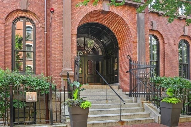 $907,000 | 21 Father Francis Gilday Street, Unit 302, Boston, MA 02118