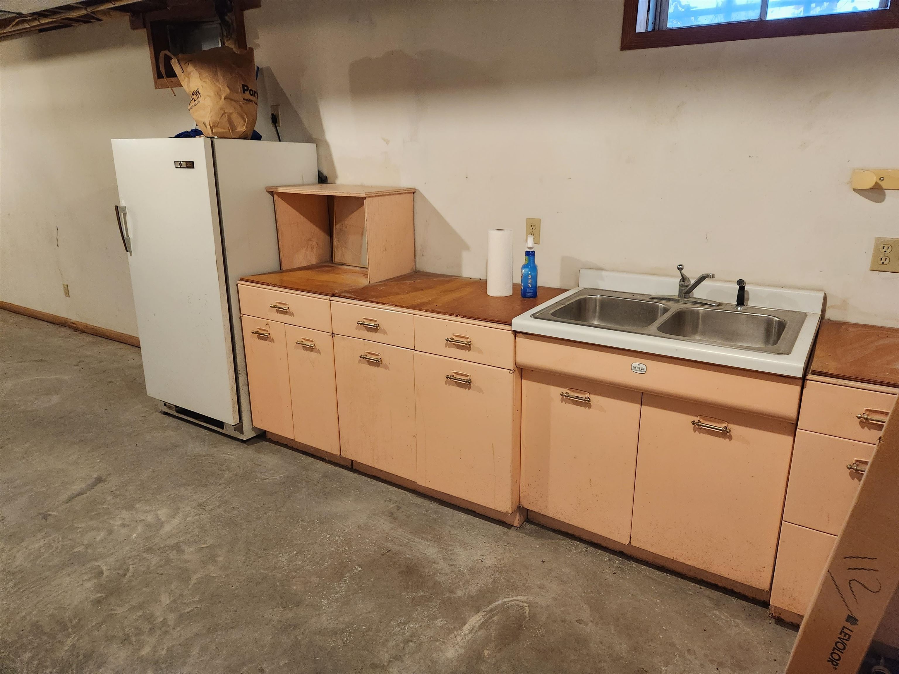 7082 South Hoosier Road Ashton, IL 61006 - Photo 39 of 48 a utility room with dryer and washer