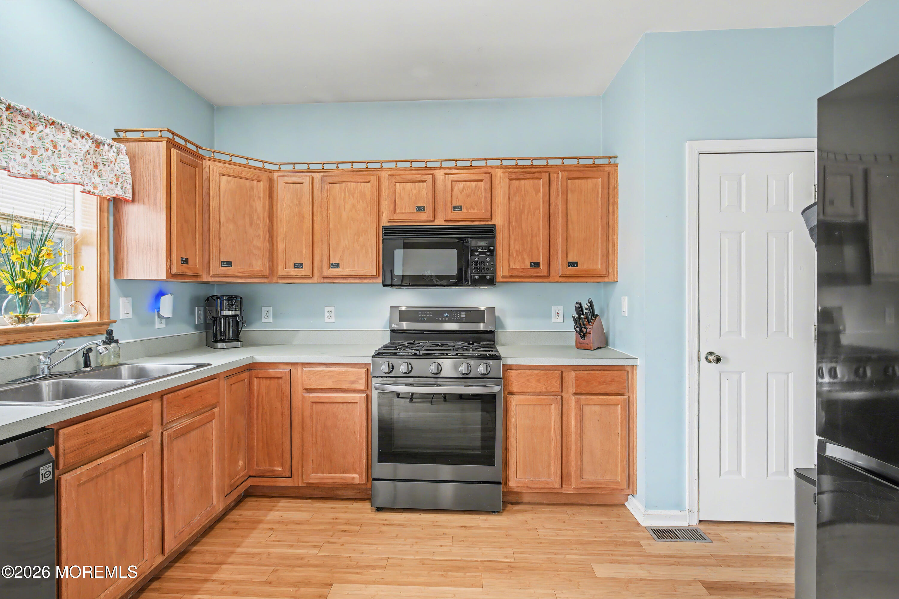 215 Birch Street Hamilton, NJ 08610 - Photo 8 of 38 Interior-5