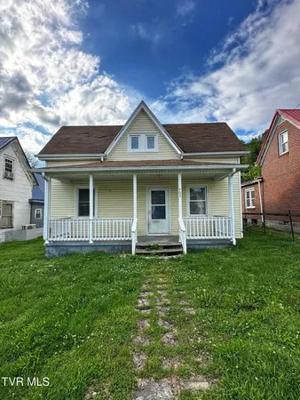 $59,400 | 405 West Main Street, Saltville, VA 24370