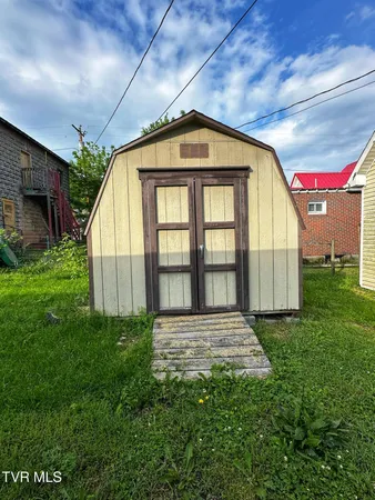 $59,400 | 405 West Main Street, Saltville, VA 24370